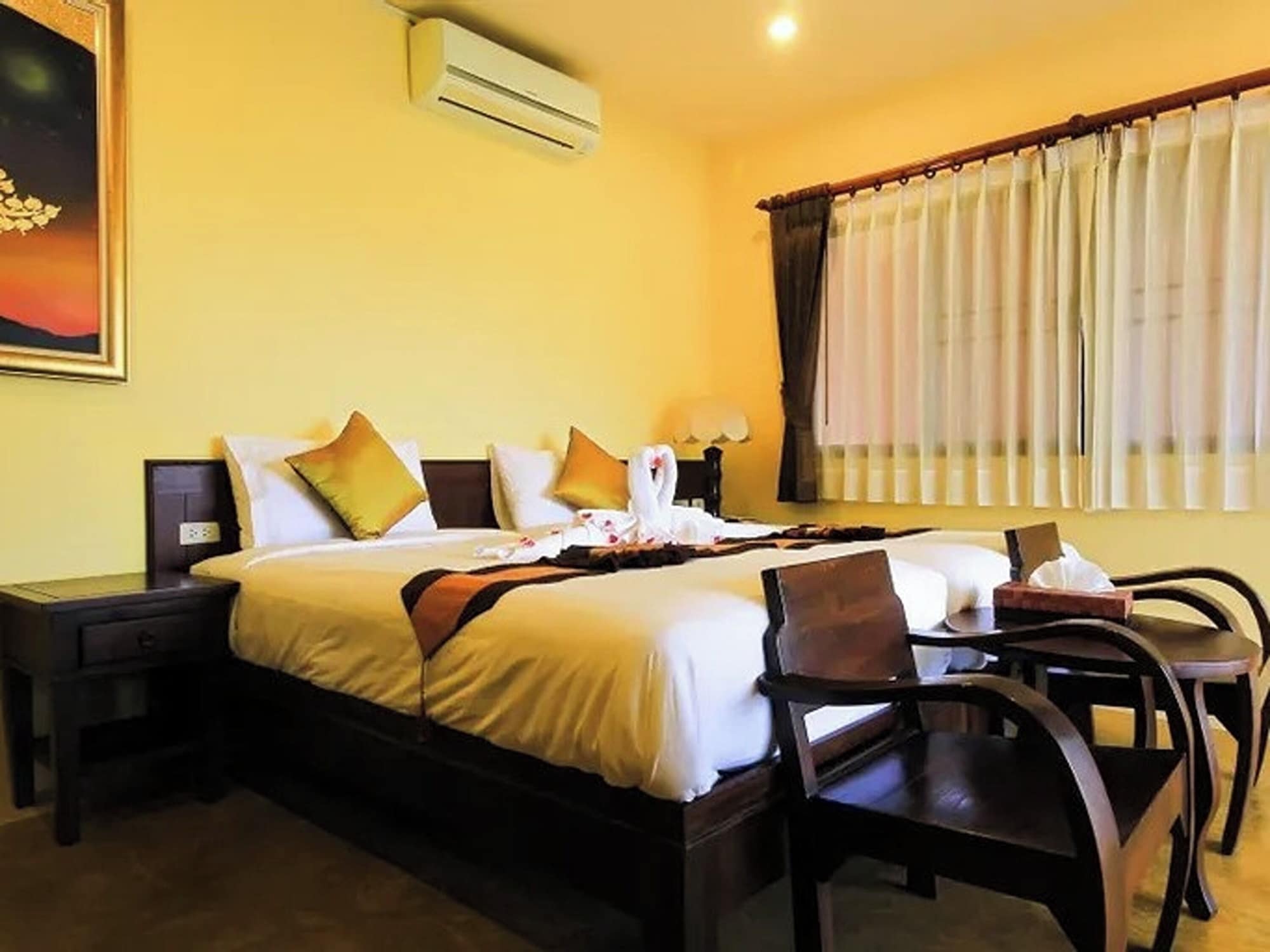 DELUXE, DOUBLE BED