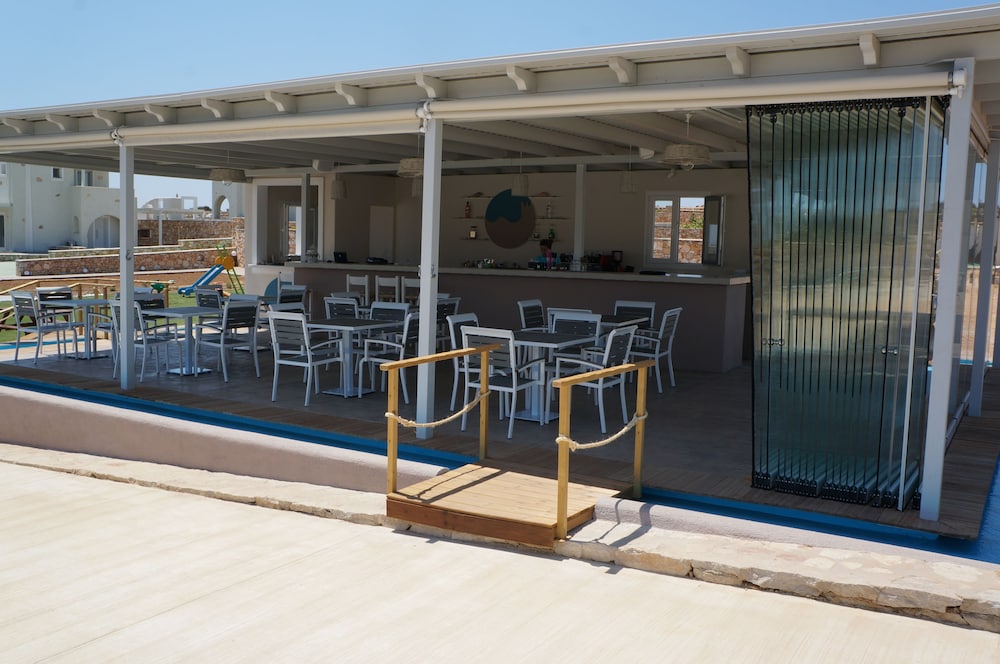 Sun and Moon Villas and Suites 40/72