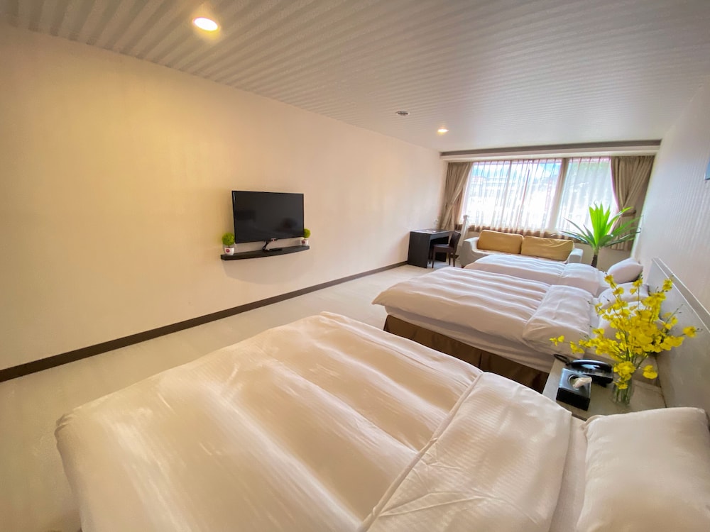 West Hotel 24/55