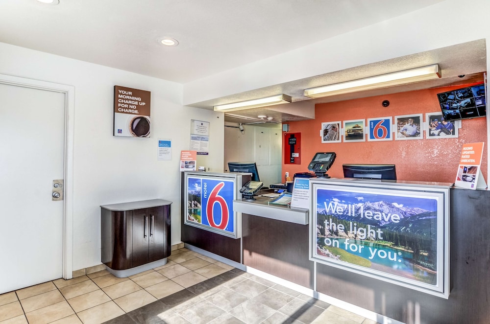 Lobby at Motel6 Fort Collins, CO, FORT COLLINS - CO