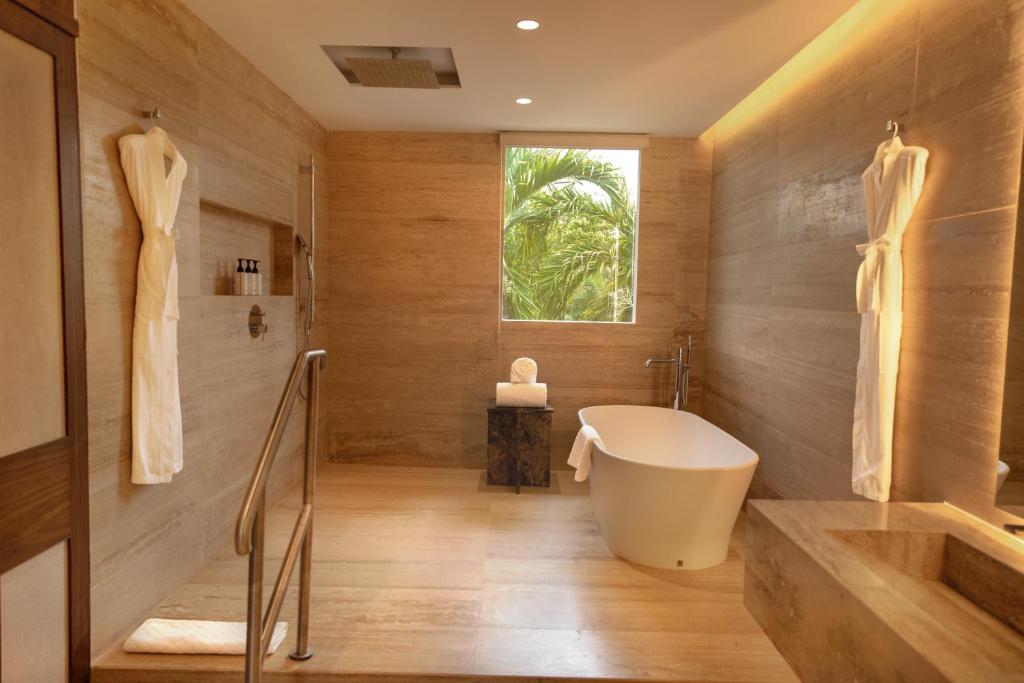 2 Bedrooms, Diamond Club, Presidential, Master, Suite, Ocean Front, Private Pool