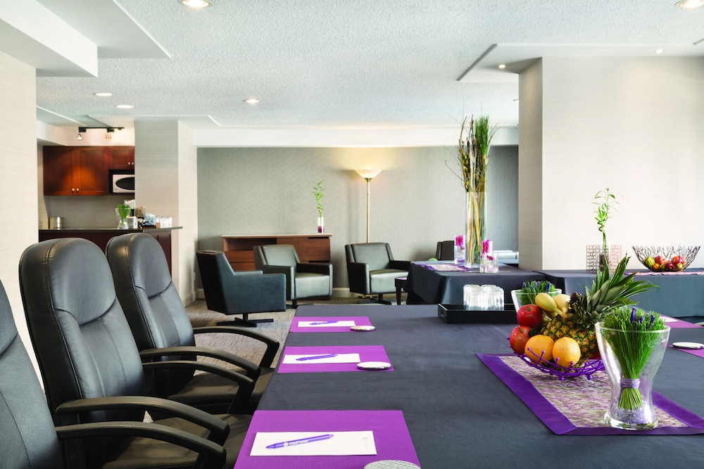 Coast Edmonton Plaza Hotel 40/41
