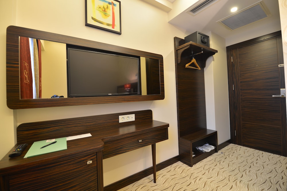 Golden Siyav Hotel 45/75