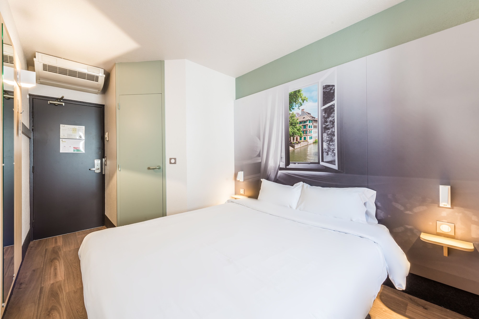 ROOM, DOUBLE BED