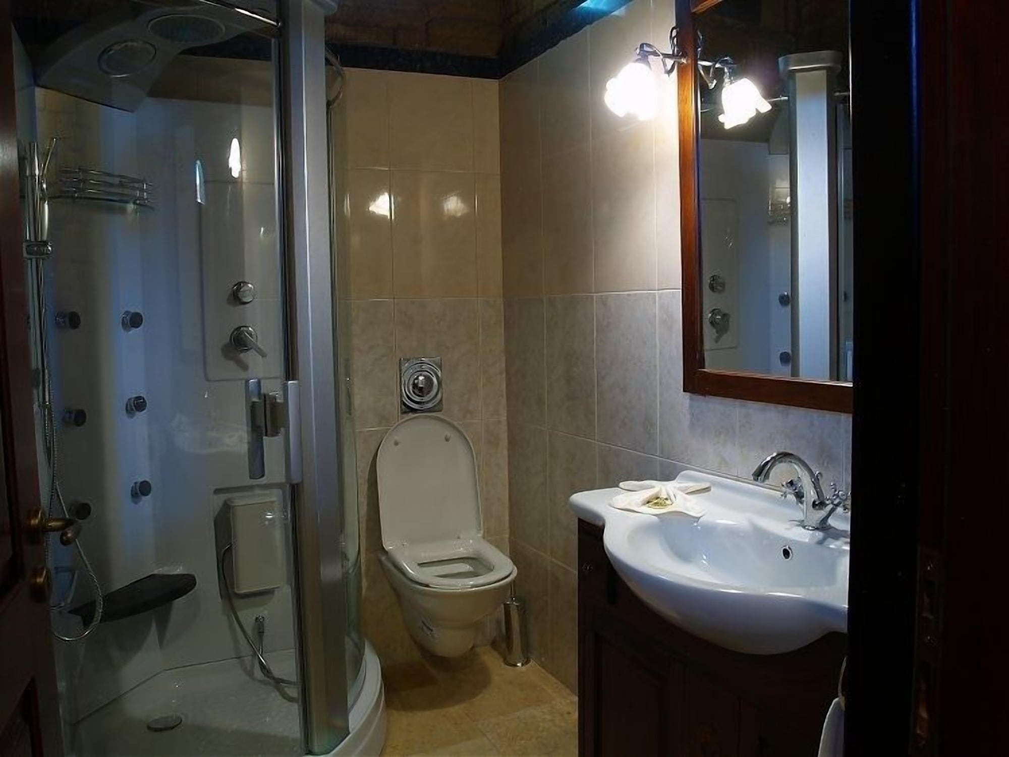 PRESIDENTIAL, SUITE