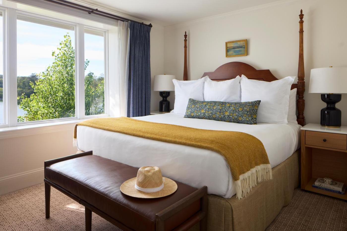 Suite, Balcony