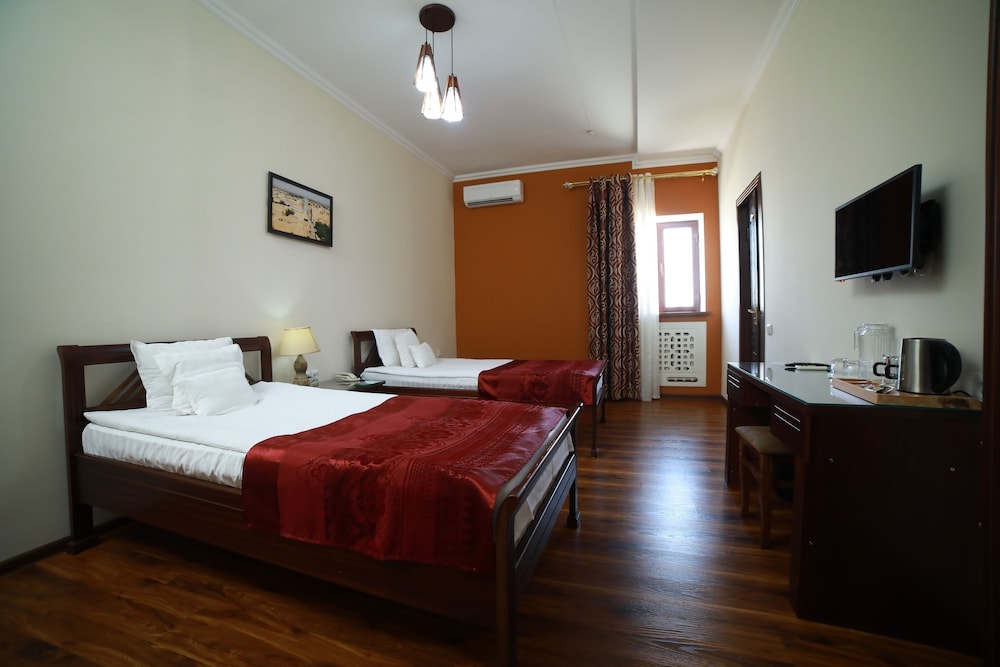 Standard, Twin Beds