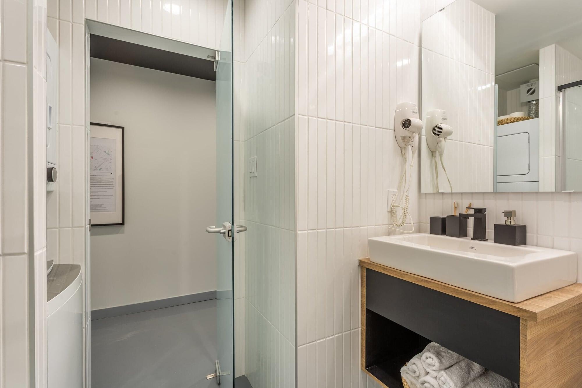 1 Bedroom, Double Bed, Pierce Boutique Apartments 3/6