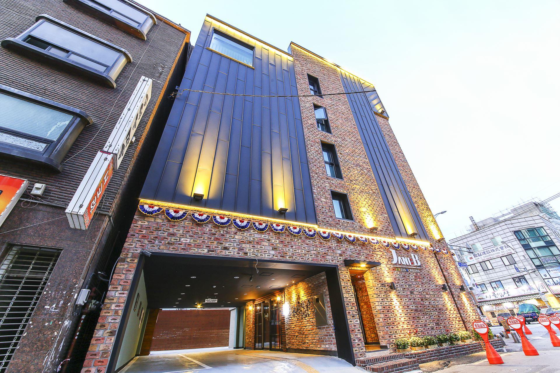 Jani B Hotel 4/56