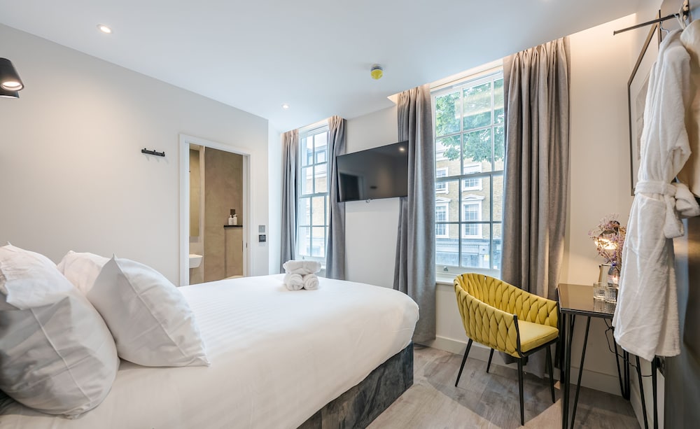 DELUXE, DOUBLE BED