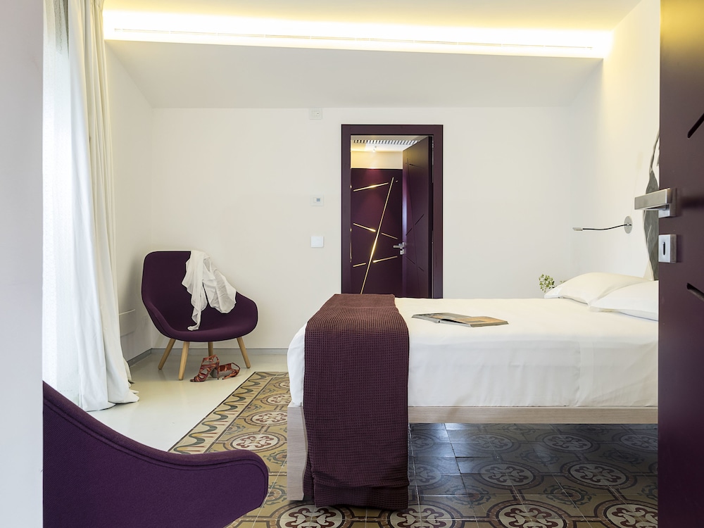 DUOMO SUITES & SPA 25/50
