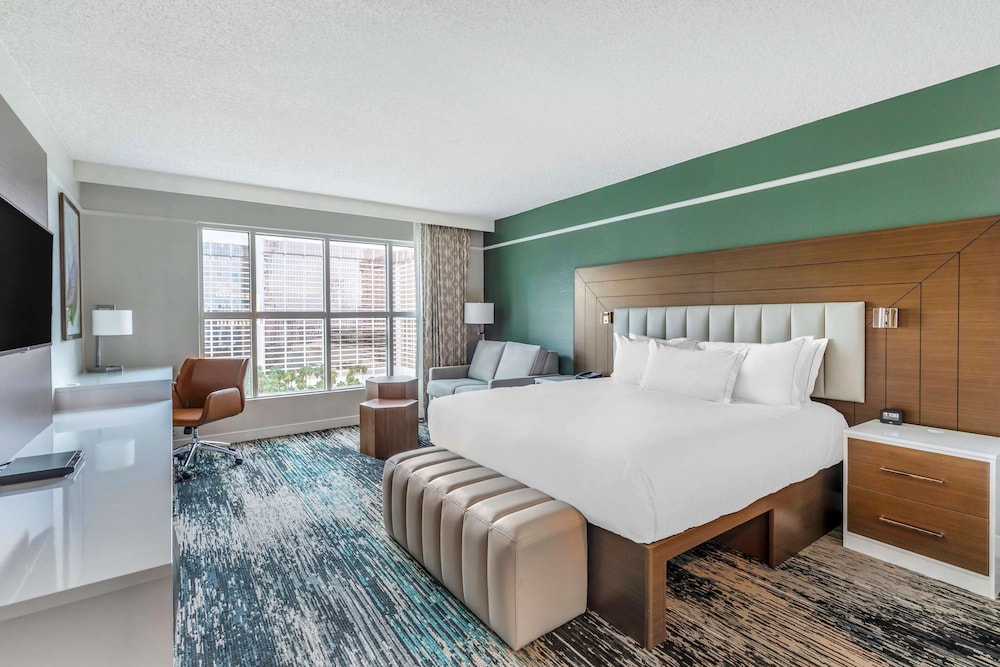 STUDIO, KING BED, SOFA, KITCHENETTE