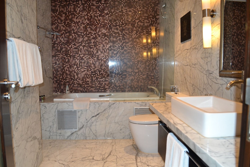 Oakwood Premier Prestige Ub City Bangaluru 35/55