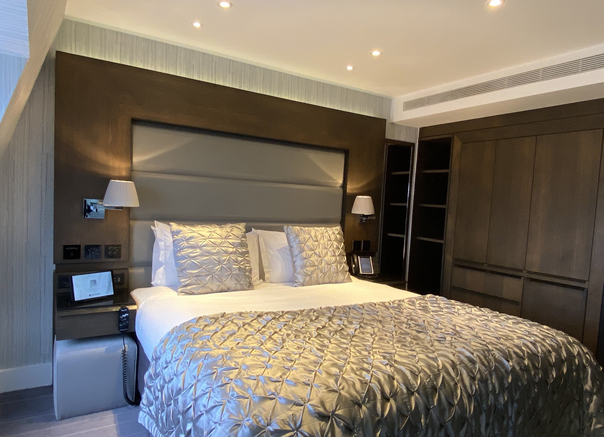 STANDARD, KING BED