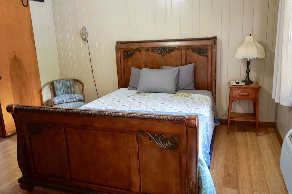 Marshall's Creek Rest Motel 37/71