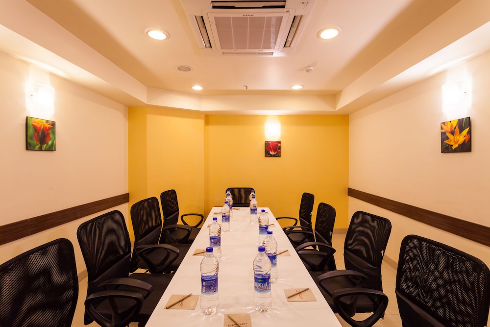 Ginger Hotel Indore 46/53