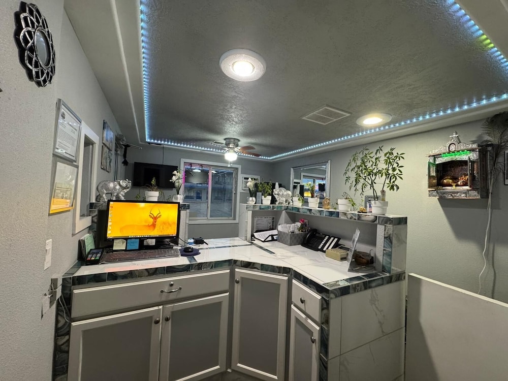 Capital O Budget Inn Ontario I-84 45/52