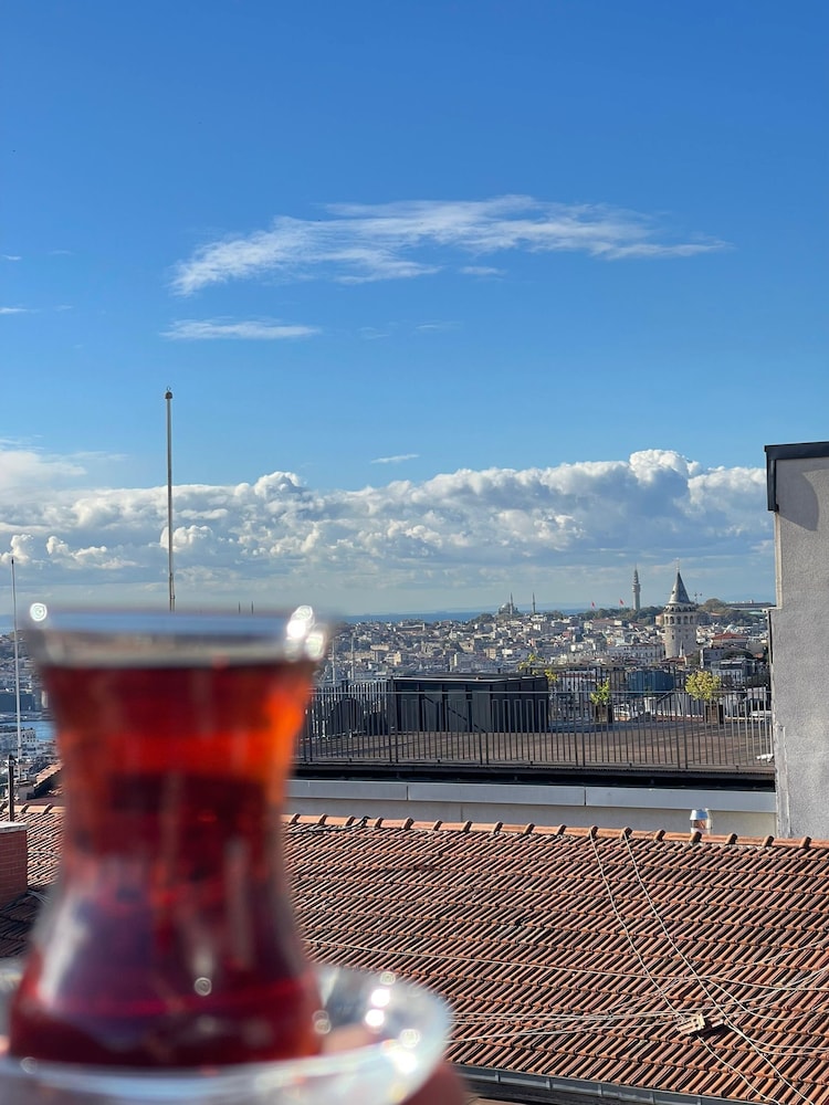 Misafir Suites 8 Istanbul. 64/70
