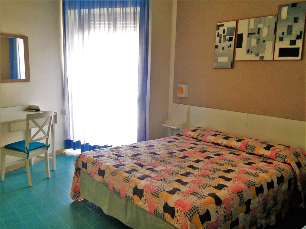 Hotel Anna 12/68