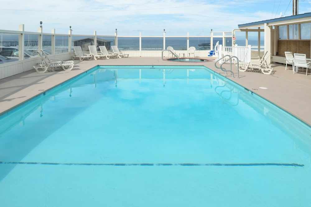 Edgewater Inn And Suites 41/76