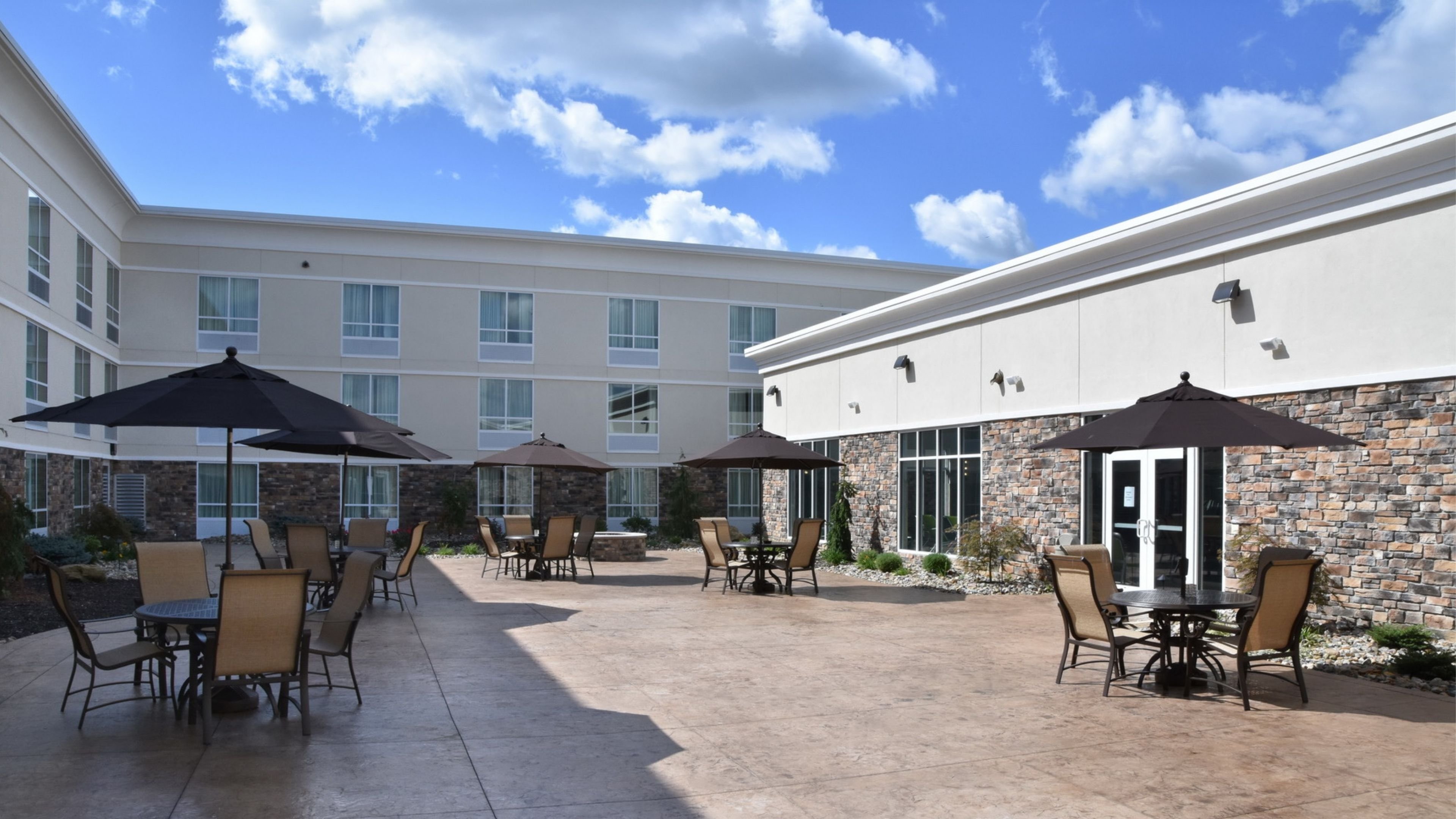 Holiday Inn Canton (Belden Village) 68/72