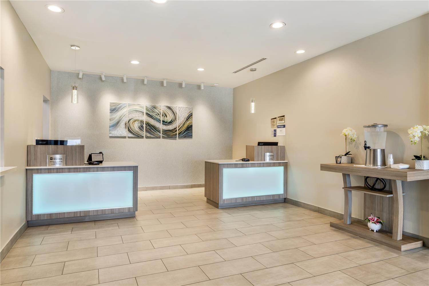Best Western Plus Mid County 3/31
