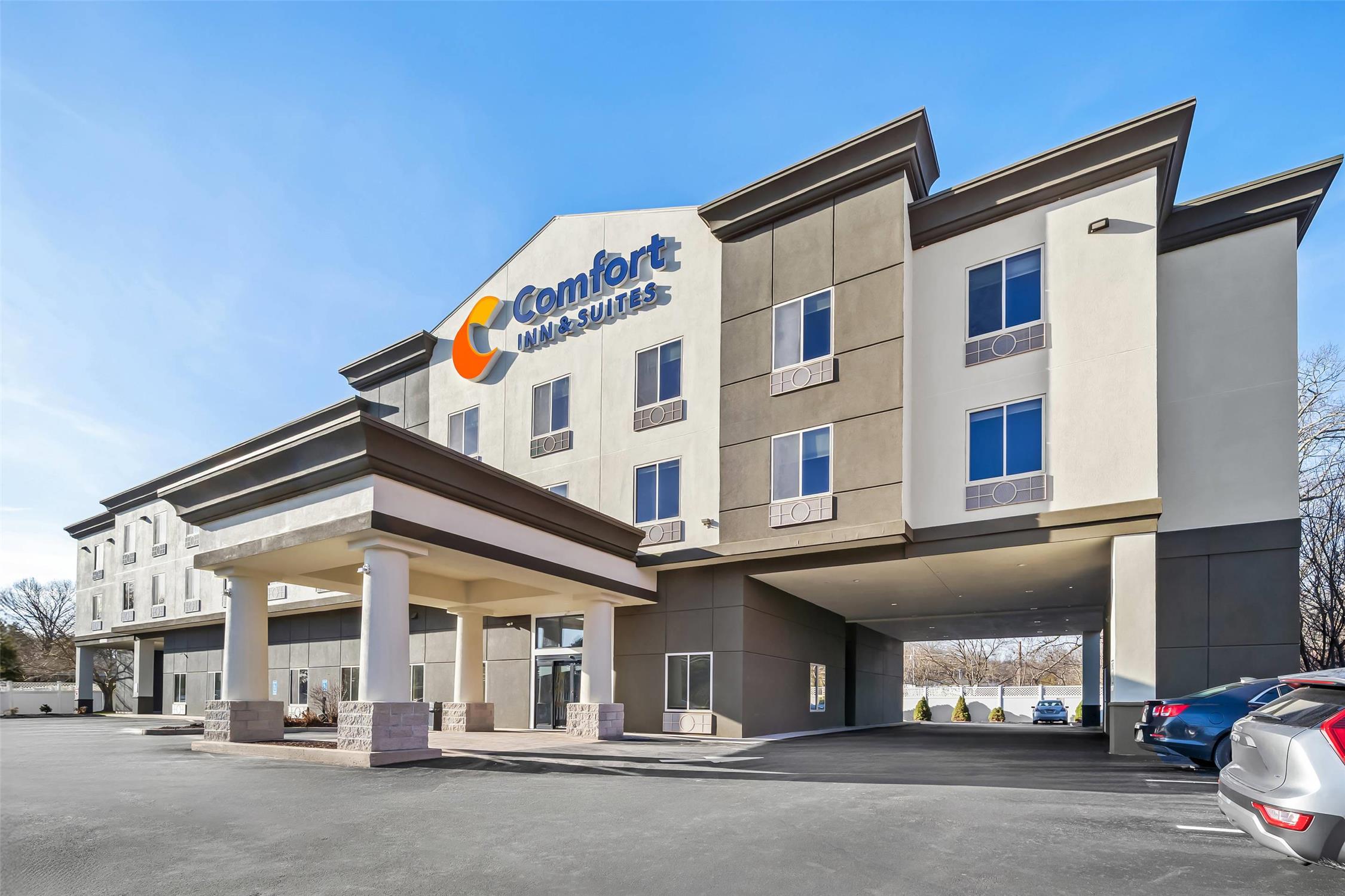 Comfort Inn & Suites Plainville-Foxboro 33/39