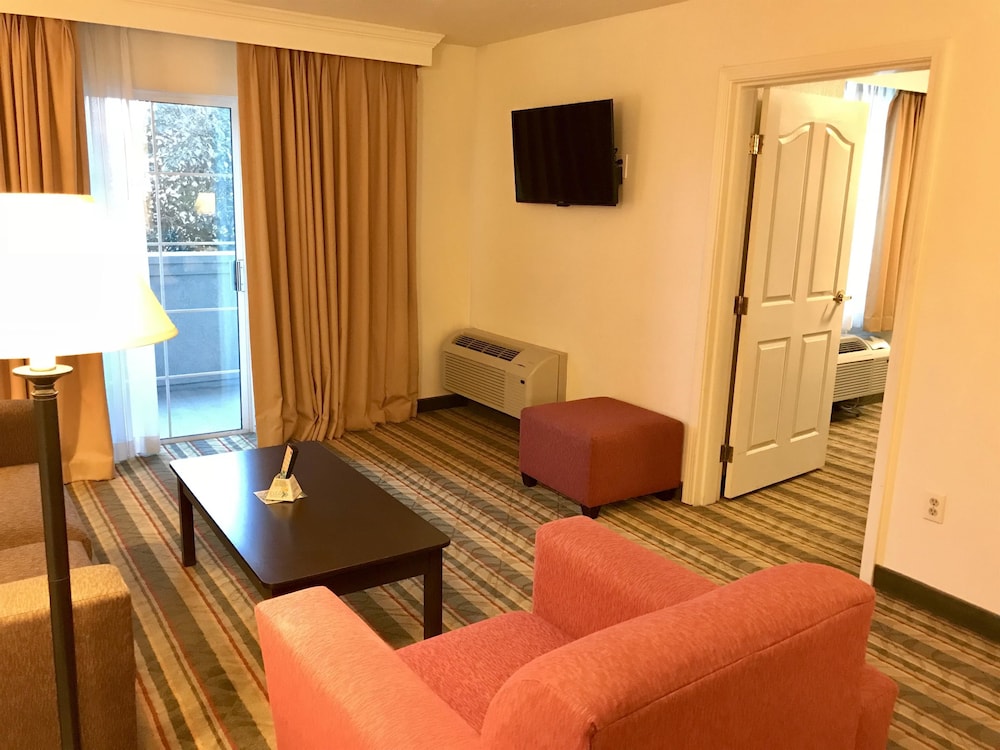 Best Western Visalia Hotel 33/55