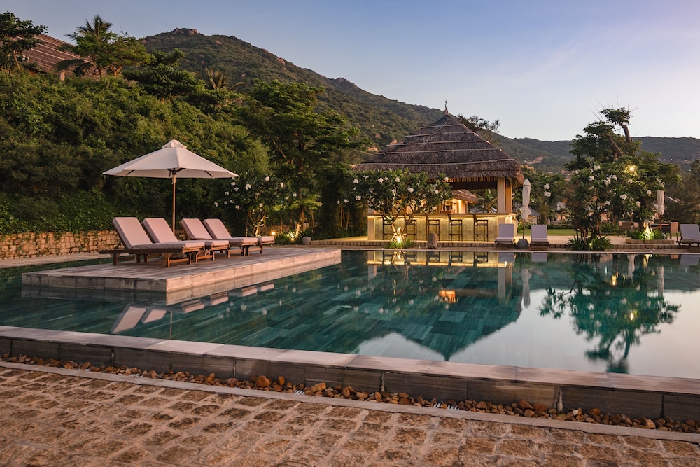 Crown Retreat Quy Nhon 3/88
