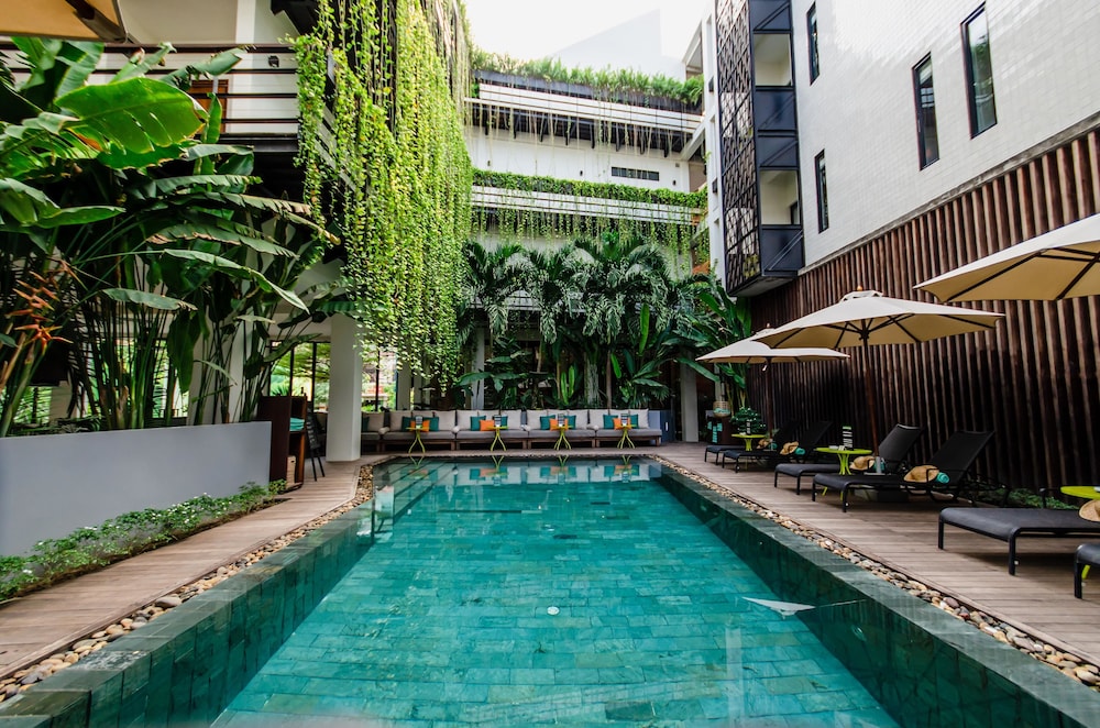 The Aviary Hotel 47/50