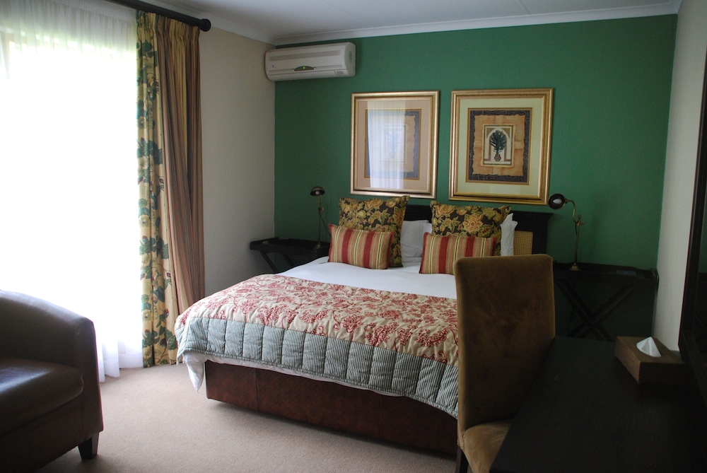 Sunninghill Guest Lodge 5/36