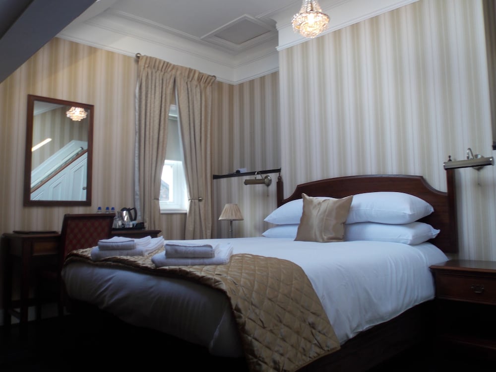 Mountford Hotel 12/28