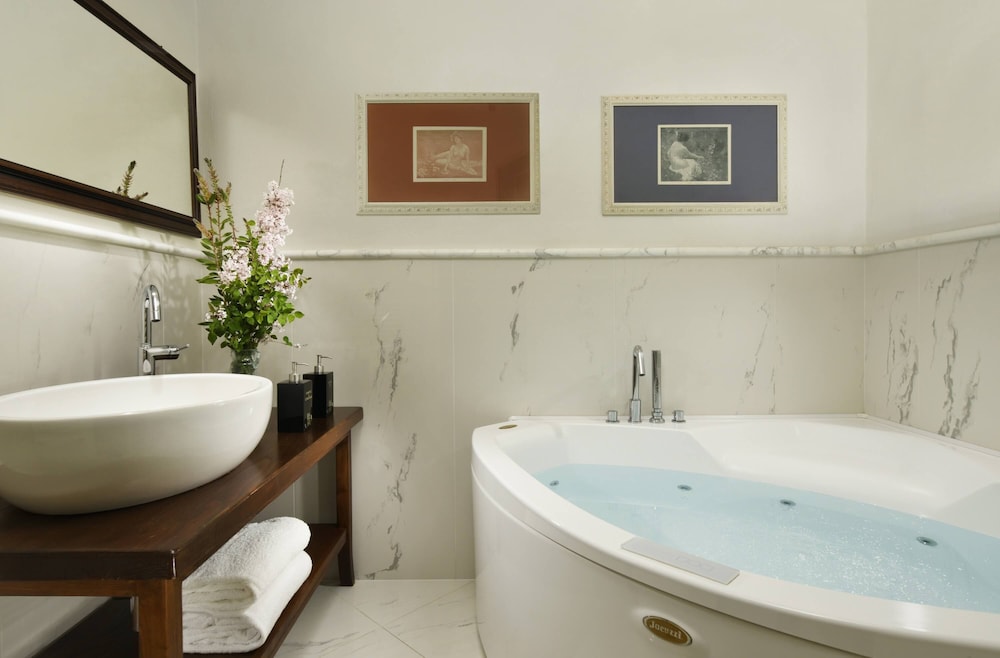 Relais Villa Monte Solare 49/50