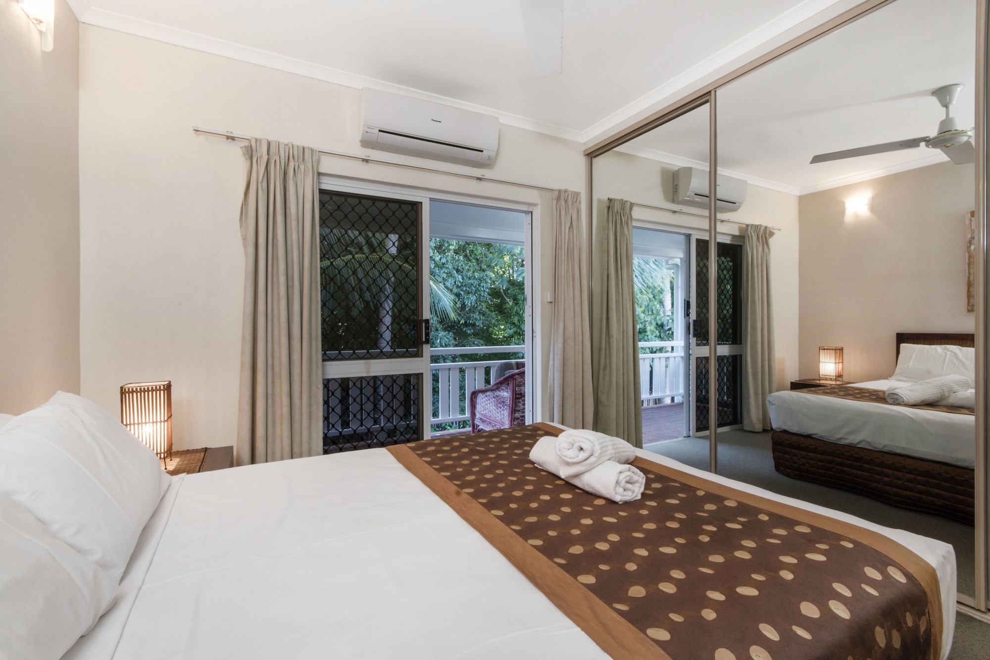 2 BEDROOMS, DELUXE, APARTMENT
