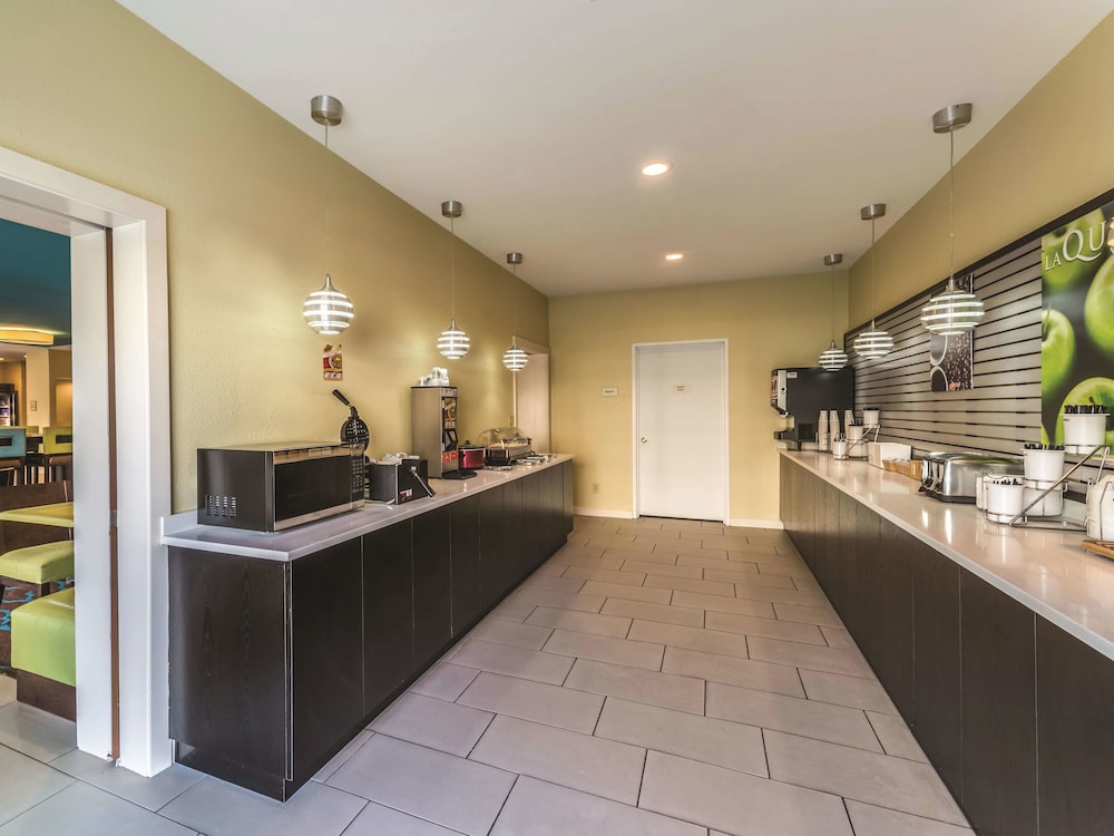 La Quinta Inn & Suites by Wyndham Collinsville - St. Louis 13/42