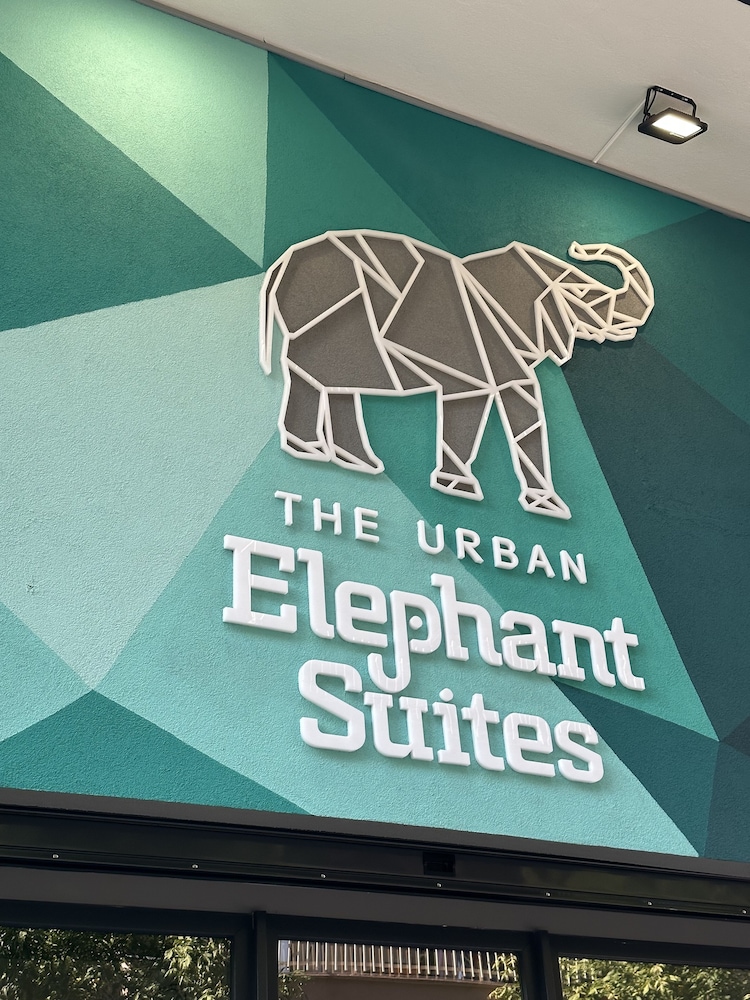 Urban Elephant Suites 1/24