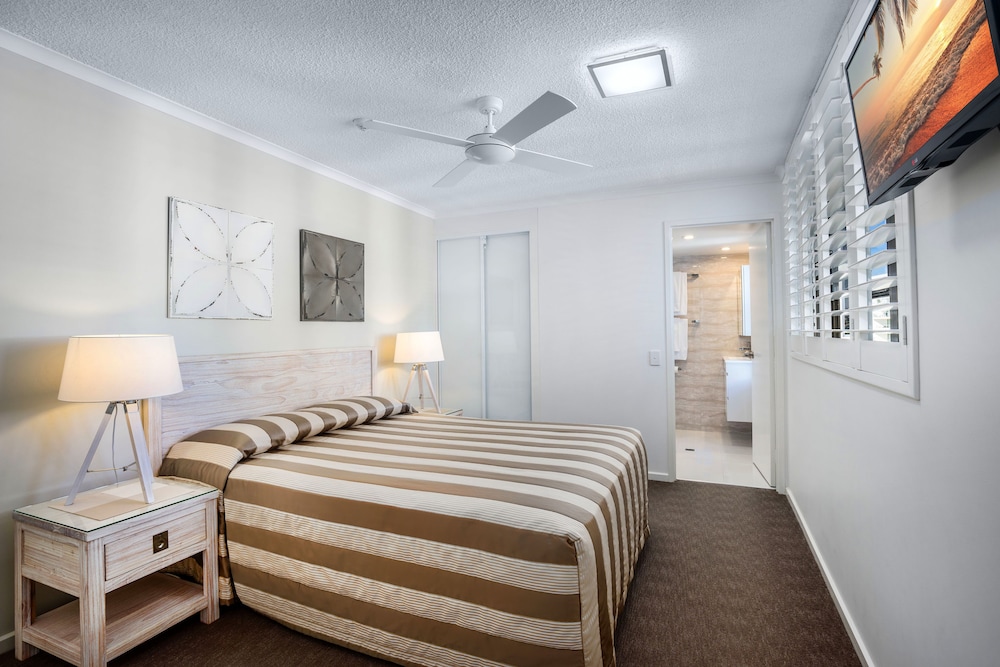 PACIFIC BEACH RESORT 13/77