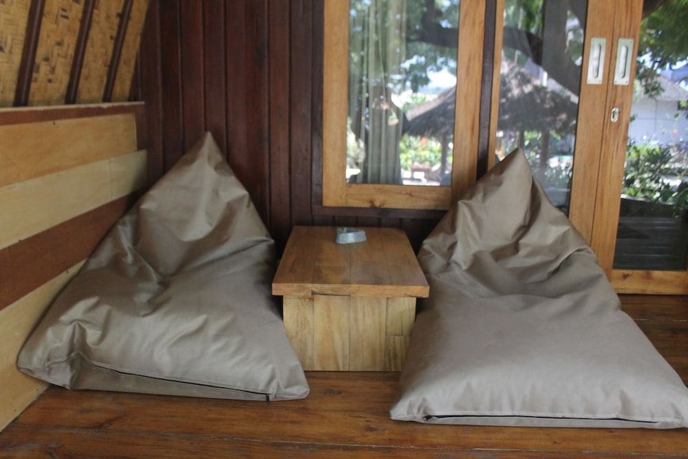 Gili Smile Bungalows 25/50
