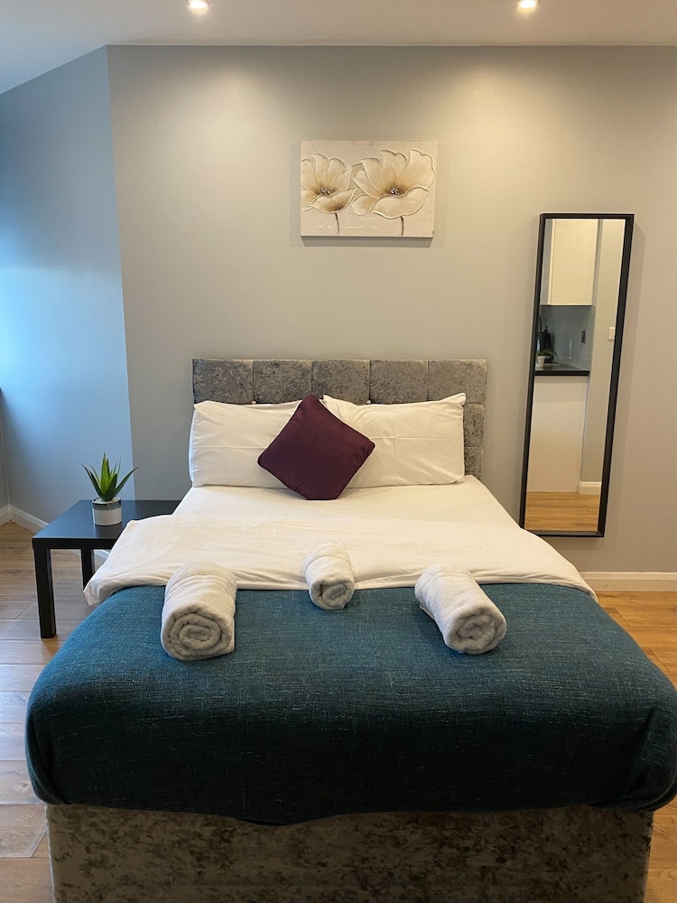 Easy Lets - Showcase Apartments 8/45