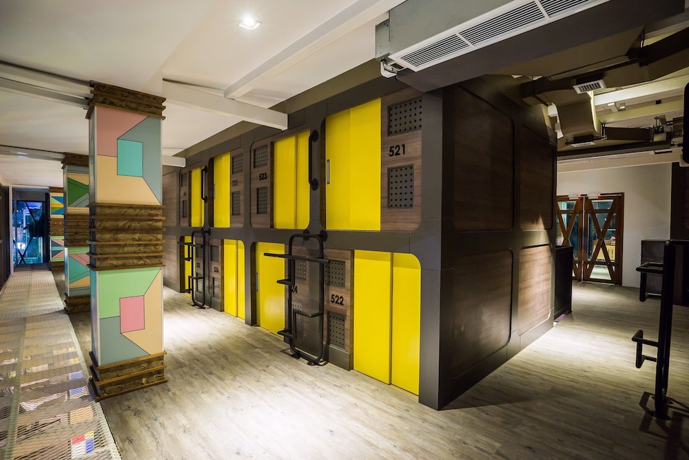Nonze Hostel 6/66