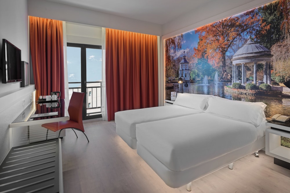 EXECUTIVE, DOUBLE OR TWIN BED