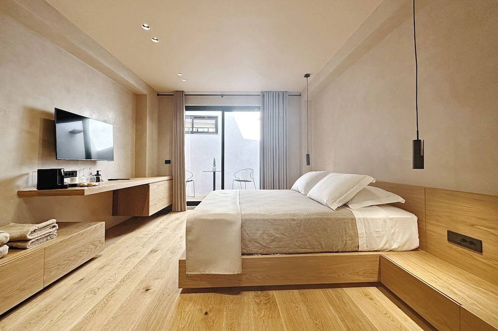 Monastery Estate House 6/47
