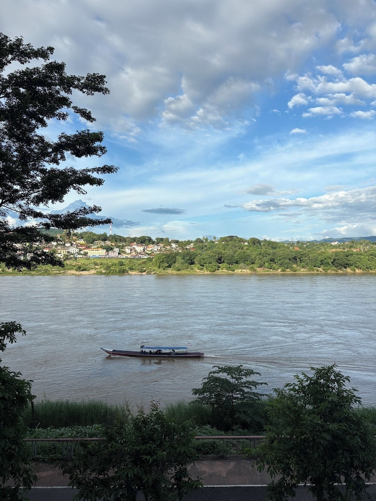Chiangkhong Teak Garden Riverfront Hotel 72/74