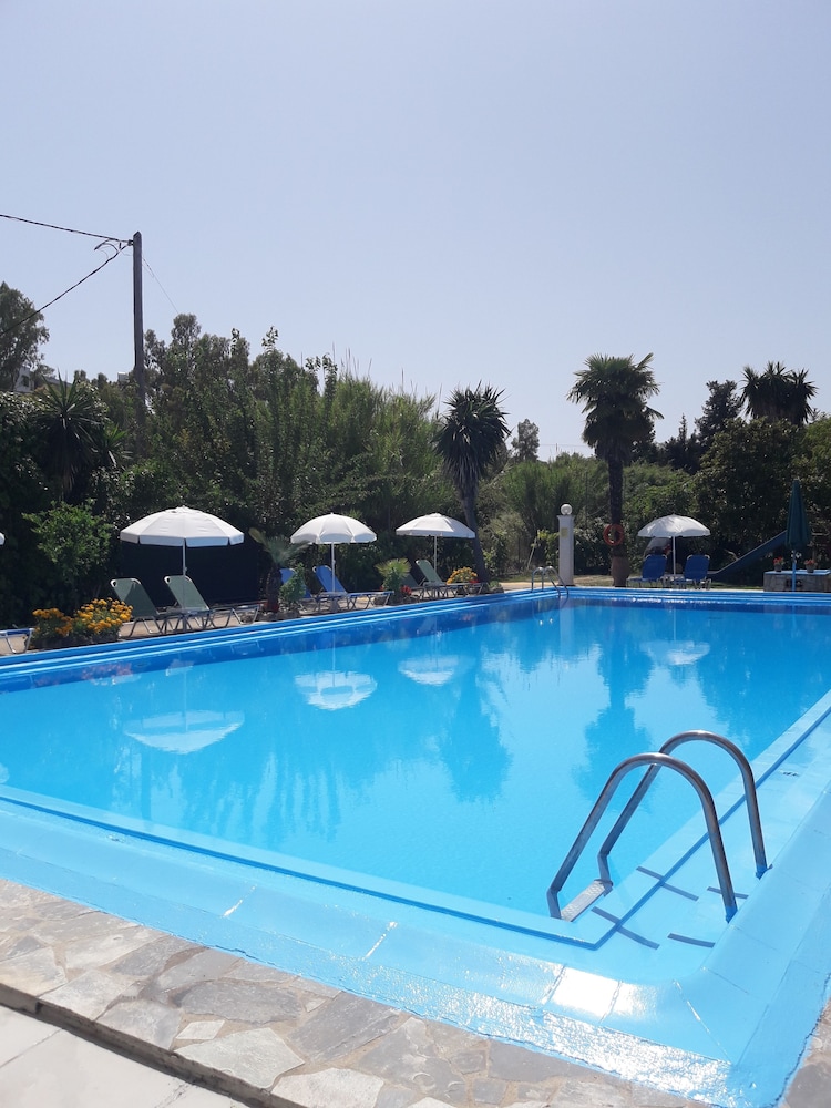 Angela Hotel & Apartments 50/72