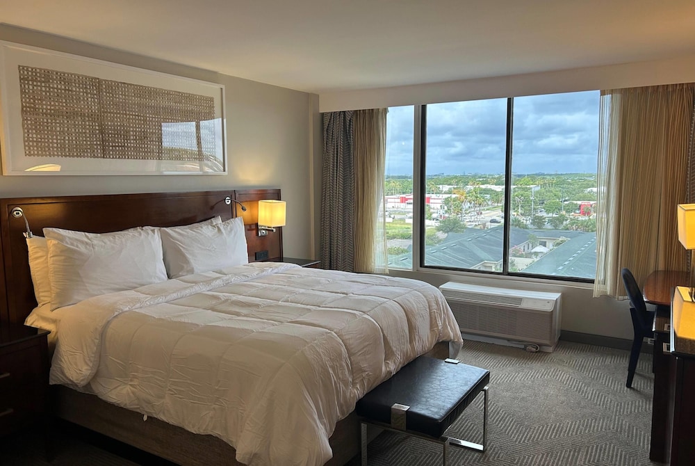 Room, King Bed, West View, High Floor