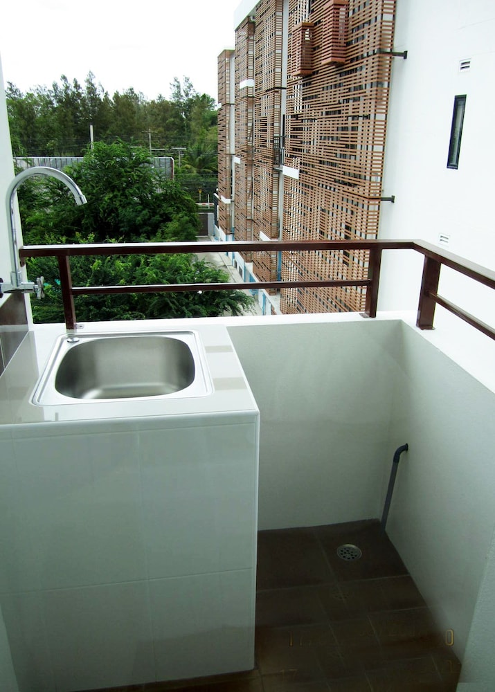 Sunshine Hostel Hua Hin 53/54