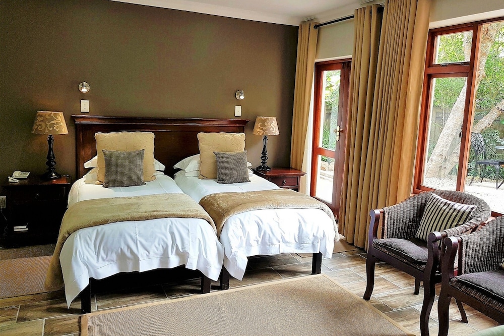 ROOM, DOUBLE OR TWIN BED, PATIO, GARDEN AREA