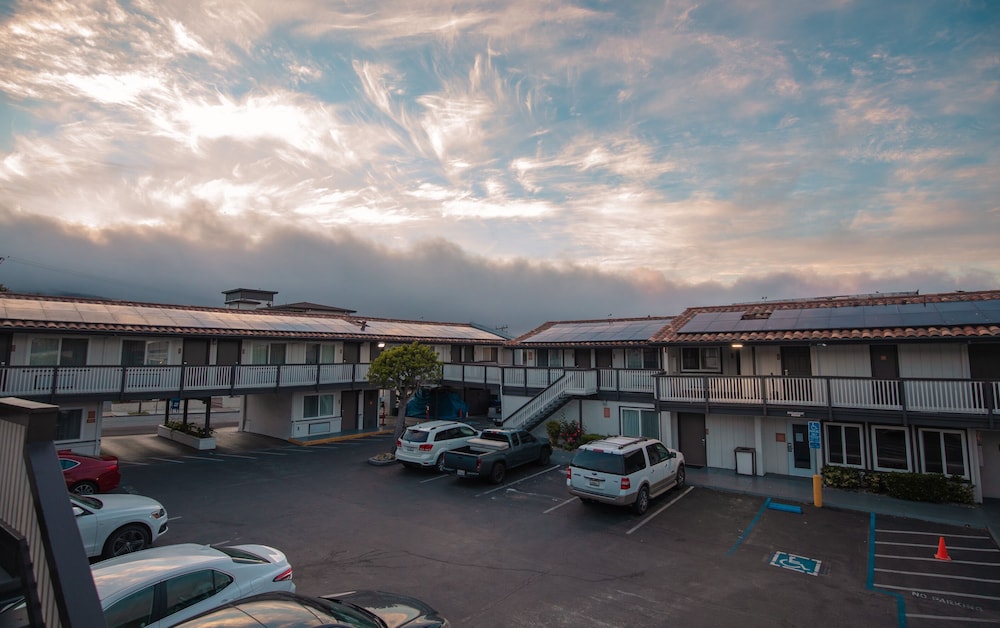 Days Inn by Wyndham Monterey Downtown 25/31