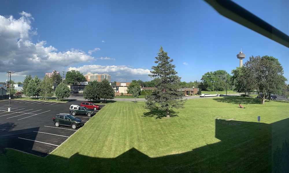 The Universal Inn And Suites 61/67