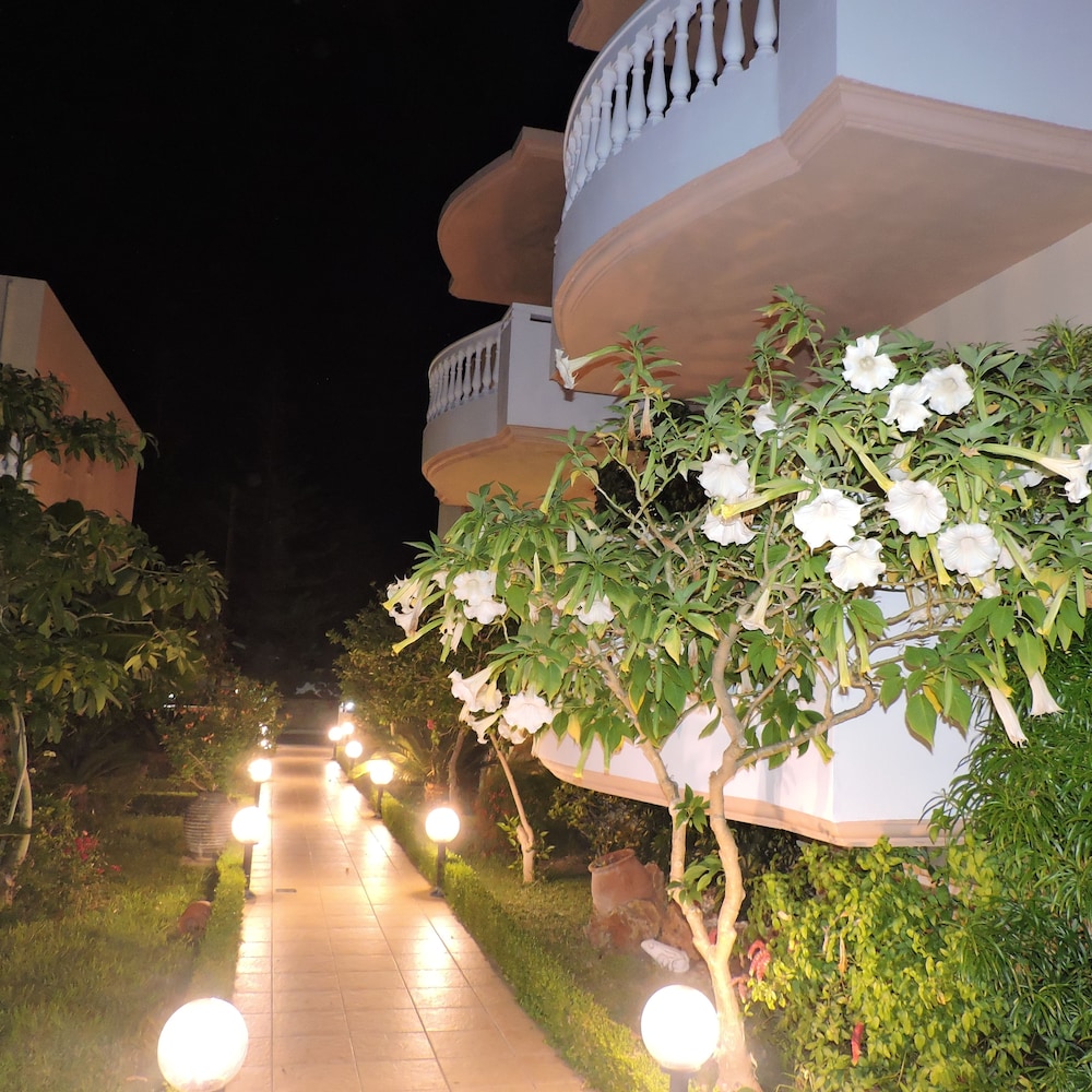 GOLDEN ROSE SUITES 54/62